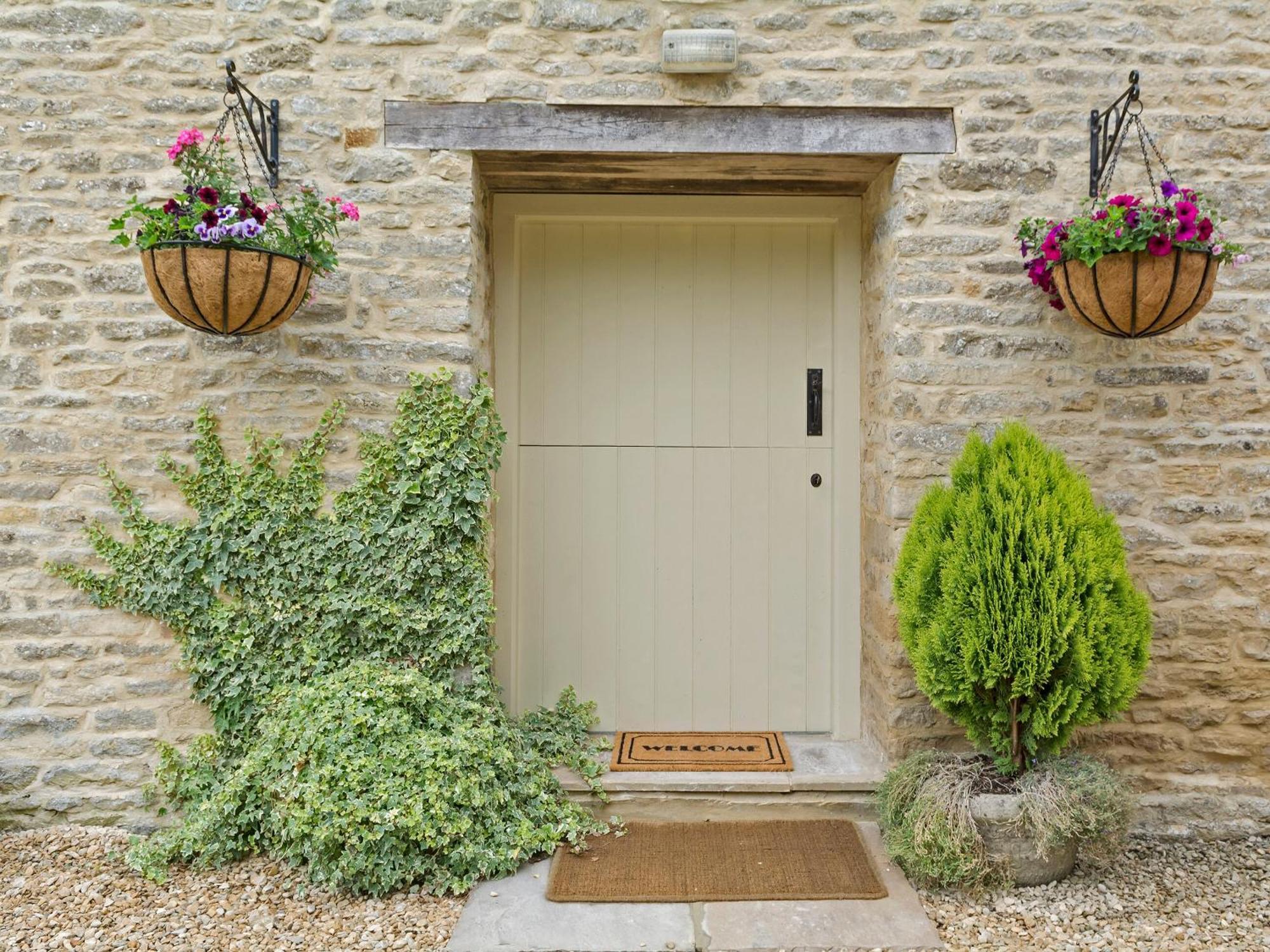 Flowers Barn Daglingworth Exterior photo