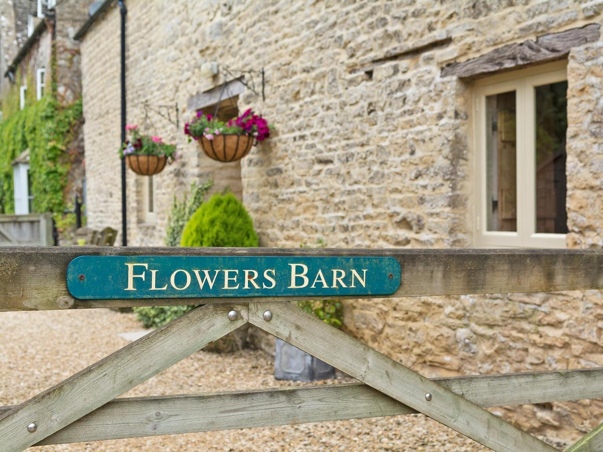 Flowers Barn Daglingworth Exterior photo